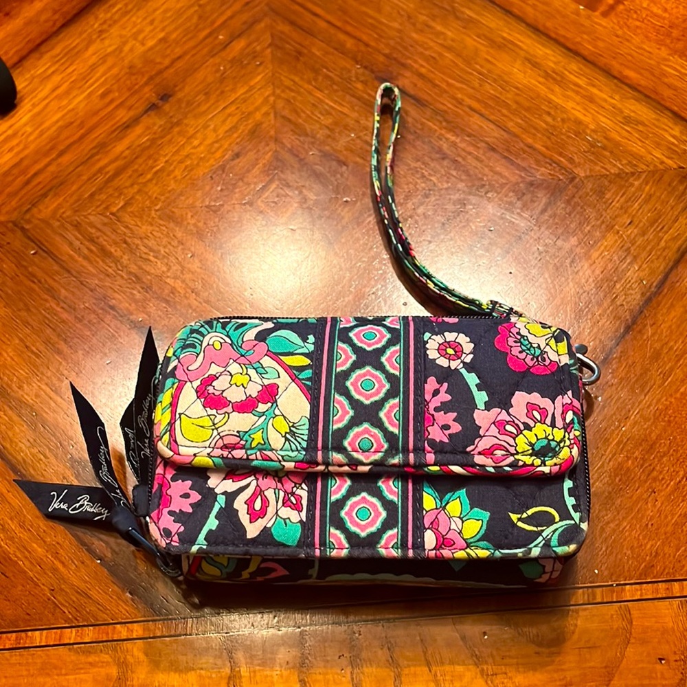 Vera Bradley Convertible crossbody/wristlet with Phone Case!